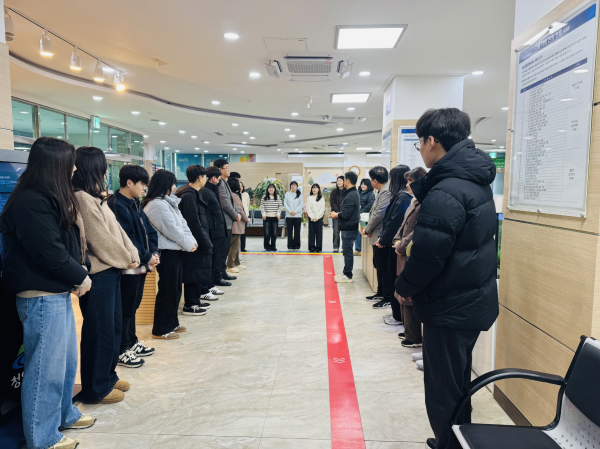 지난 20일 화요일 행복민원과 직원들이 친절 교육을 진행하고 있다.