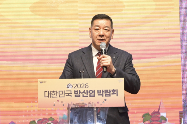 ‘겨울공주 군밤축제·밤산업 박람회’ 개막 축사하는 최원철 공주시장