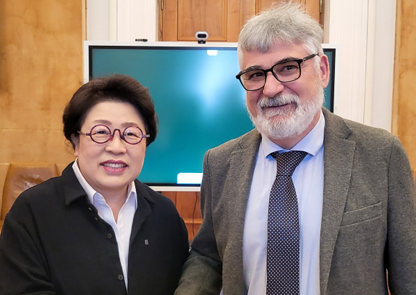 사피엔자대학과 상명대 국제교류 기념촬영 모습