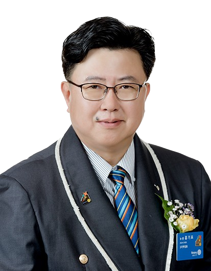 미스트롯4 홍성윤의 부친인 홍기표 대표. 국제로타리 3680지구 2024-2025 3지역대표로 활동하는 등 지역사회에서 '초아의 봉사'를 실시시키기 위해 노력하고 있다.