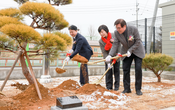 수소교통 복합기지(보령2호 수소충전소) 준공 기념식수 모습