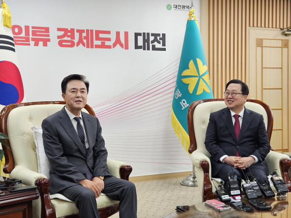 (왼쪽부터) 김태흠 충남지사, 이장우 대전시장<br>