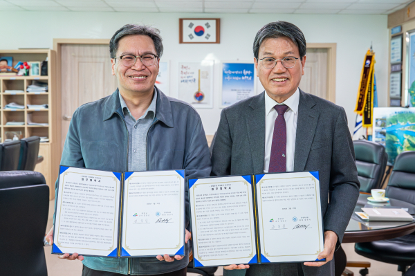 지난 23일, 청양군과 충청남도 홍성의료원이 ‘의료·요양 통합돌봄’ 업무협약을 체결하고 기념 촬영