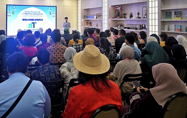 K-푸드를 소개하는 장정호 지사장