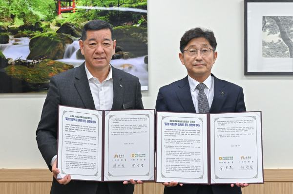 업무협약 체결 (왼쪽 최원철 시장, 오른쪽 박승문 세종공주원예농업협동조합 조합장)
