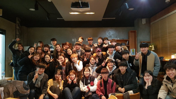 생활관에서 ‘디딤지기(또래상담)’에 참여한 학생들.