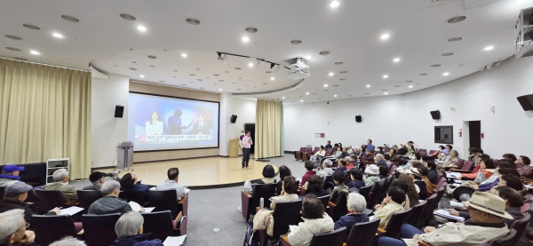 정보 문해교육 특강 진행 모습