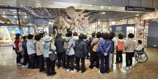 자연사관 관람 모습