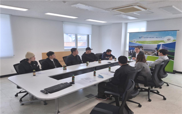 예산지사 청년농 협의체 회의 진행 모습