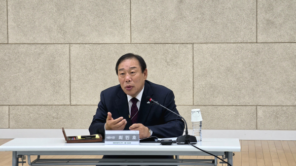 로컬푸드 생산자·소비자 등이 참여하는 현장간담회 개최 모습