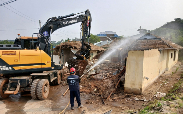 서산시가 지난해 빈집 정비사업을 추진하는 모습