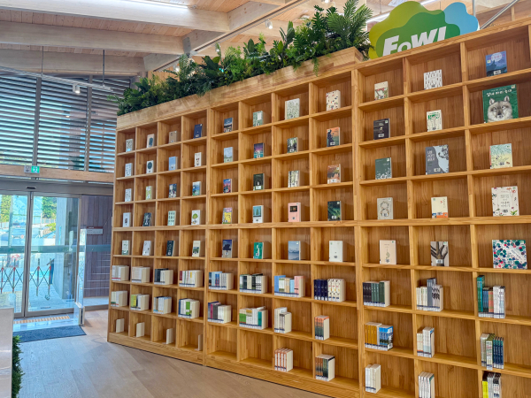 한국산림복지진흥원 숲속도서관 내부.