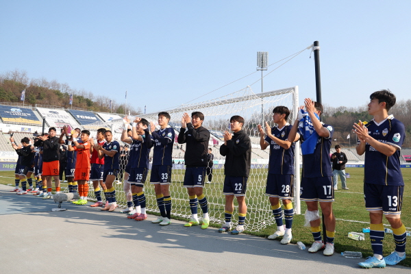 충남아산FC 선수들