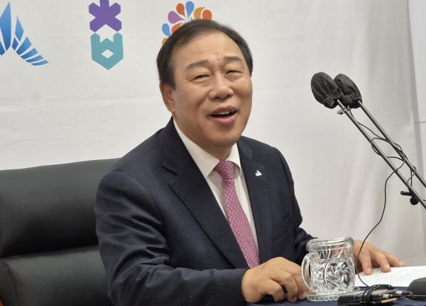 기자간담회 하는 최민호 충청광역연합장