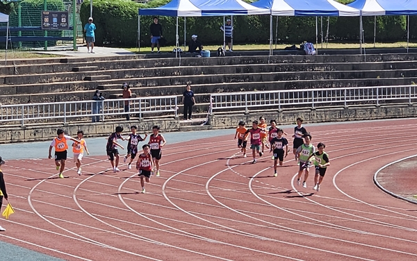 남자초등부 6학년 400m 계주 모습