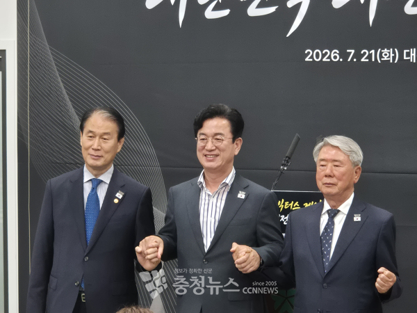 (왼쪽부터) 권오을 국가보훈부 장관, 허태정 대전시장, 유을상 대한민국상이군경회 회장