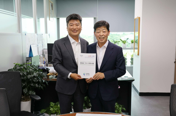 좌측부터 박창환 기획예산처 예산총괄심의관, 박정주 홍성군수