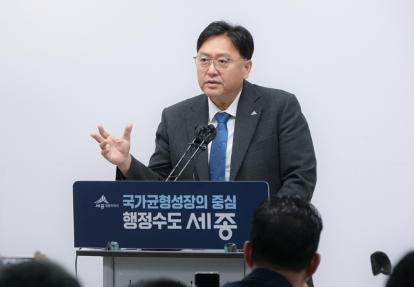 브리핑 하는 조상호 세종시장