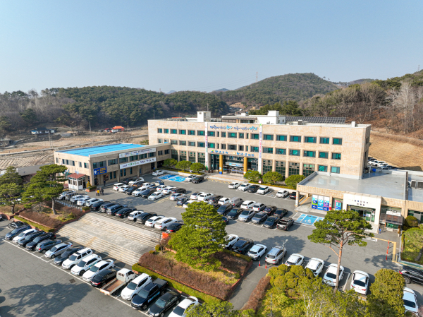 청양군청사 전경